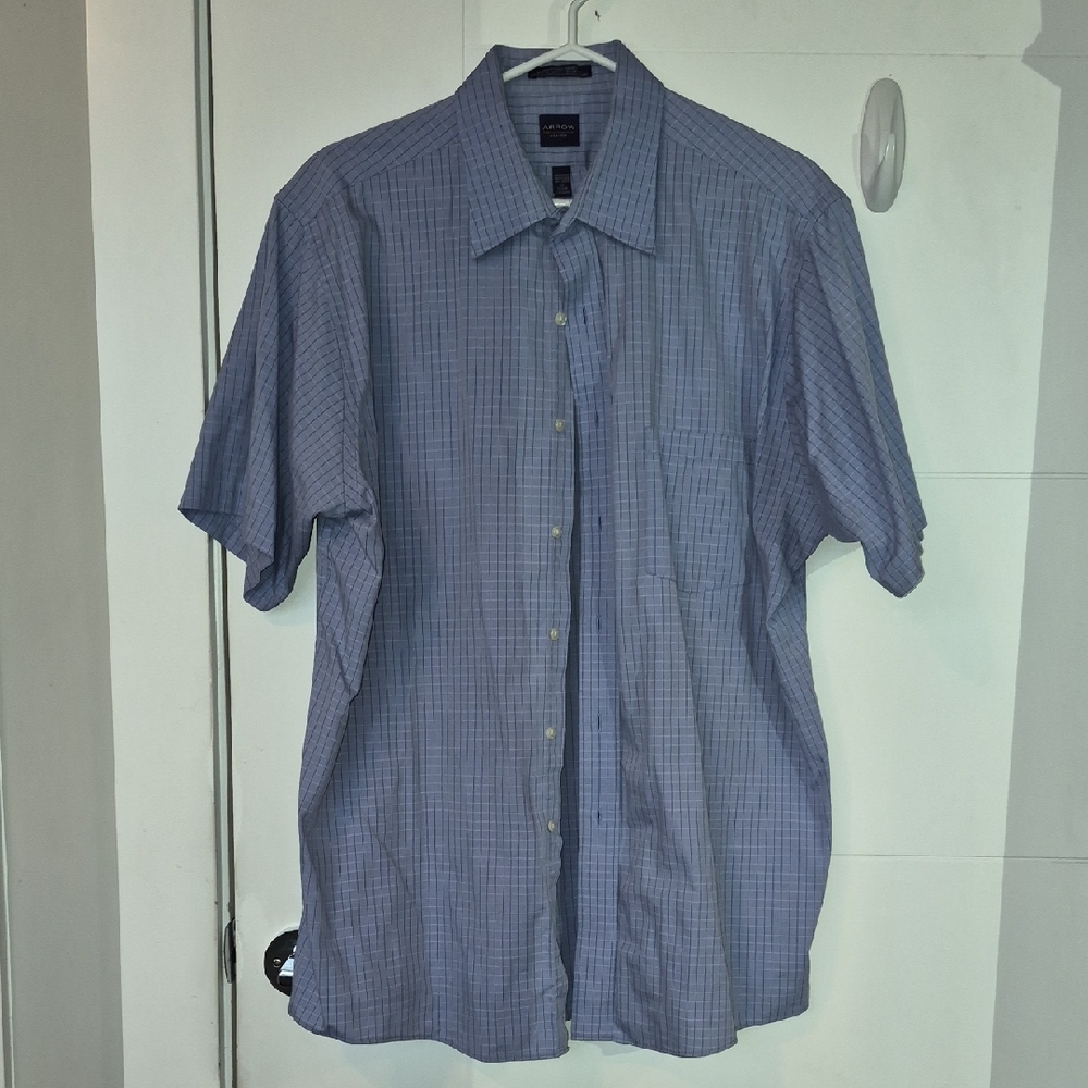 Arrow Men’s Blue Plaid Short-Sleeve Button-Down Shirt